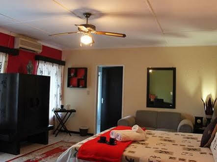 A Knights Rest Guesthouse Pretoria-Noord Extérieur photo